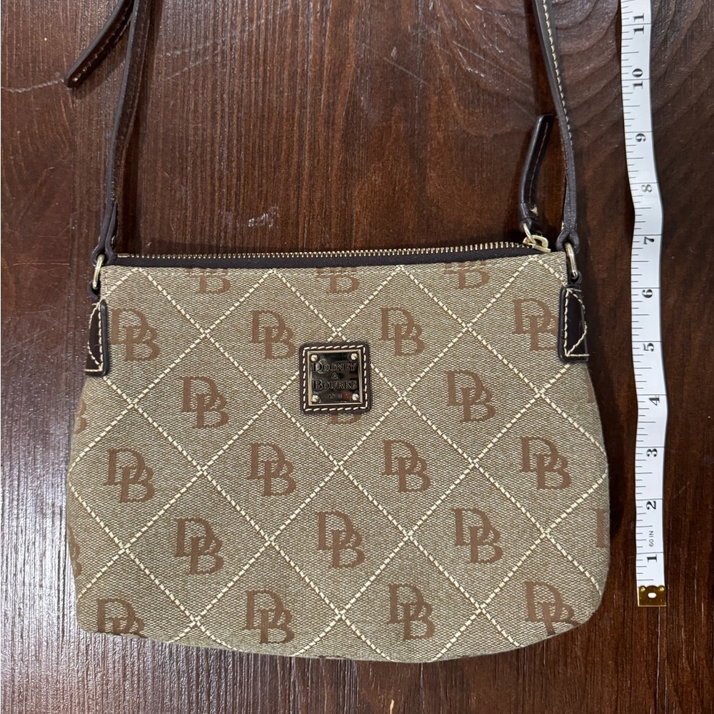 Dooney and Bourke Vintage Monogram Crossbody LNC - Picture 7 of 7